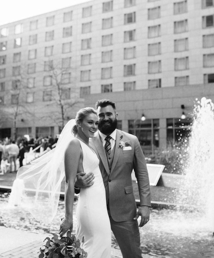 Capturing Love: A Journey Through Jason and Kylie Kelce’s Cutest Couple Moments Over the Years